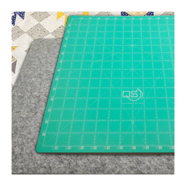 Quilters Select 14"x14" Press and Cut Mat main product image
